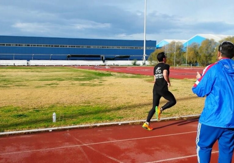 Πόσες ώρες οι προπονητικές μονάδες δύναμης και αντοχής με υψηλή ποσότητα πρέπει να απέχουν μεταξύ τους;